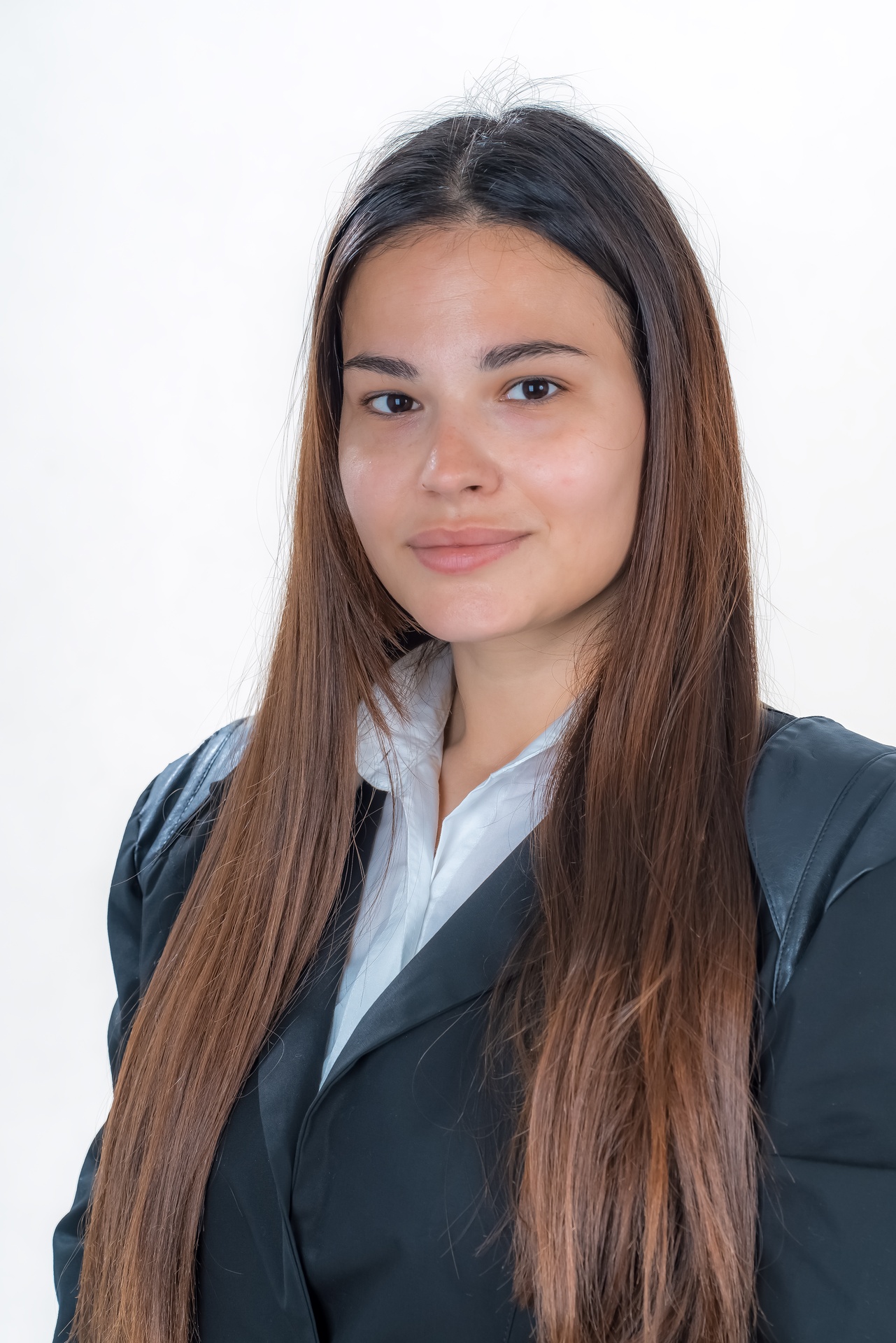 Стефани Олегова Захариева